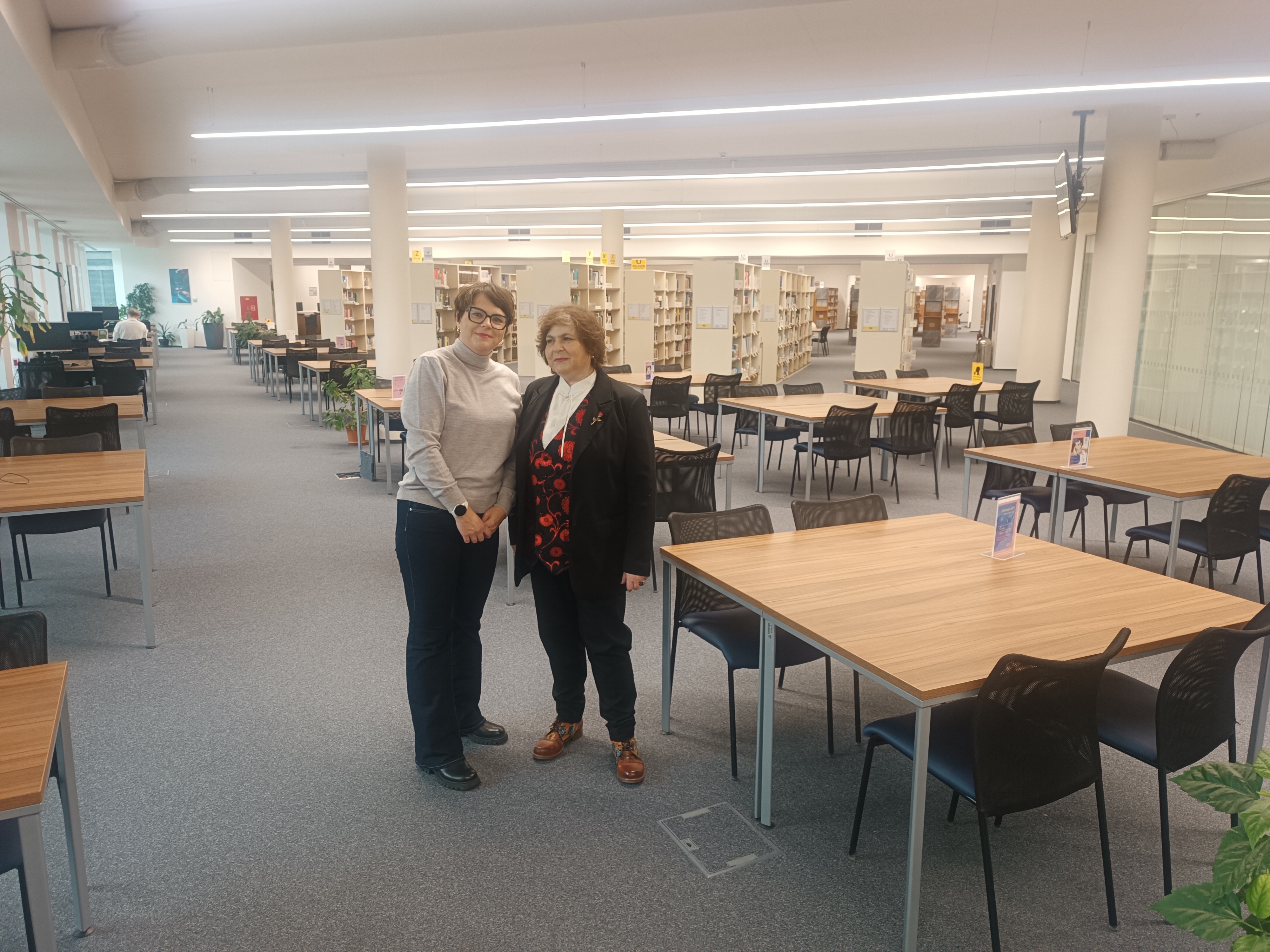 20251126_Kolegyne_z_Lodze_Bory_knihovna 20251126_Kolegyne_z_Lodze_Bory_knihovna